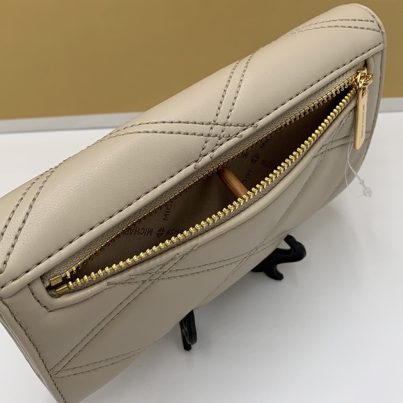 MICHAEL KORS JET SET TRAVEL LARGE TRIFOLD WALLET LIGHT SAND COLOR - Picture 10 of 16